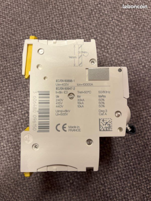 Disjoncteur magnétothermique 4P, 4 modules, 415Vac, 40A, courbe C, 6KA - Ettroit JX144060