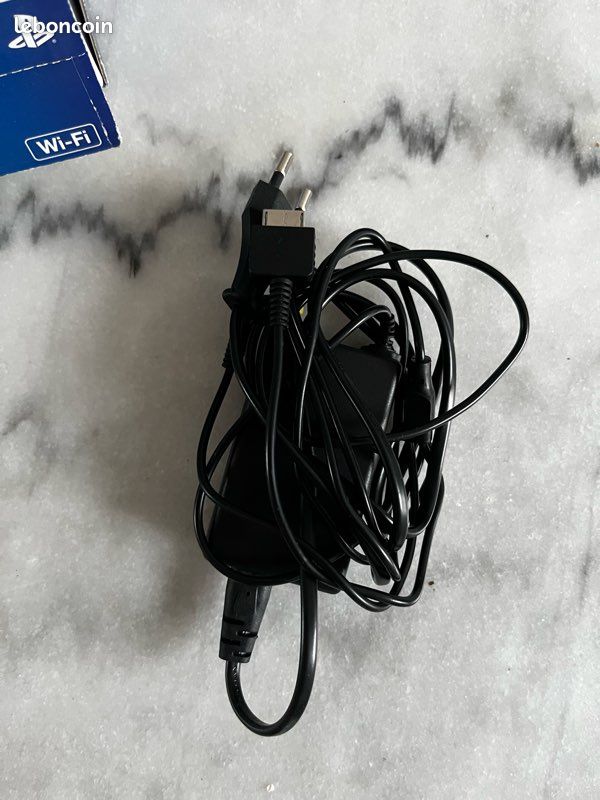 Ps vita 2ème génération(avec une pochette+2 jeux)prix négociable faites des offres (image 6)