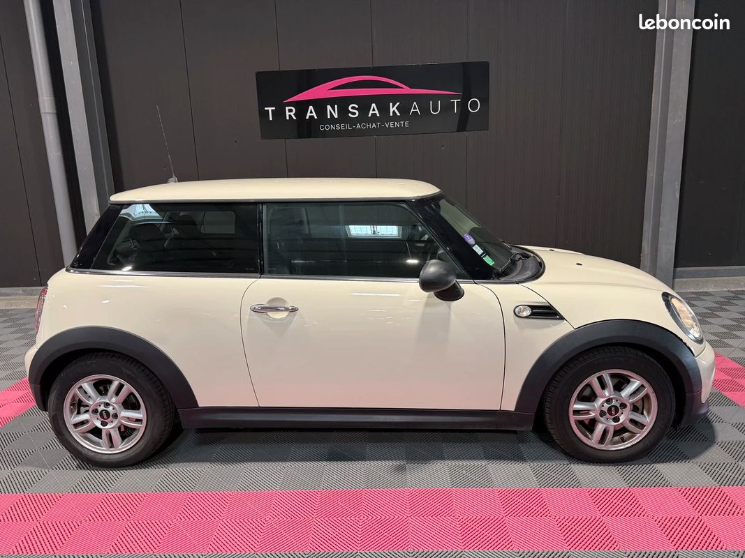 Mini COOPER (R56) LCI One 1.6 i 16V 98 CV + CLIM AUTO + PHARES AUTO (image 8)