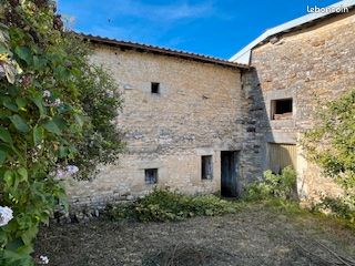 Ancien corps de ferme · à Maizières · 28 500 €