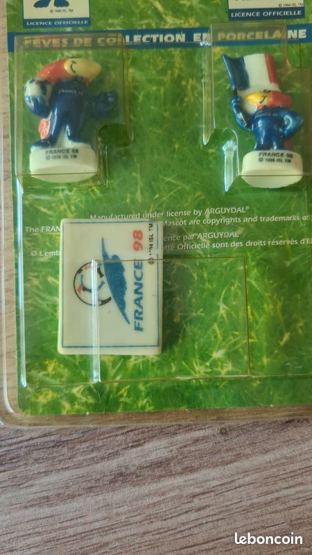 Bavoir France 98 Footix – Coupe Du Monde 1998 – Occasion état D'usage