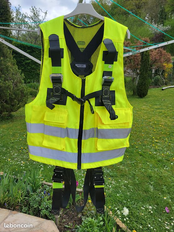 Harnais antichute XL neuf intégré dans un gilet de travail haute visibilité ajustable aux épaules, cuisses et gilet (image 2)