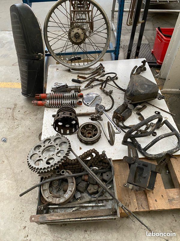 Lot de pièces pour Honda four 750 k2 (image 1)
