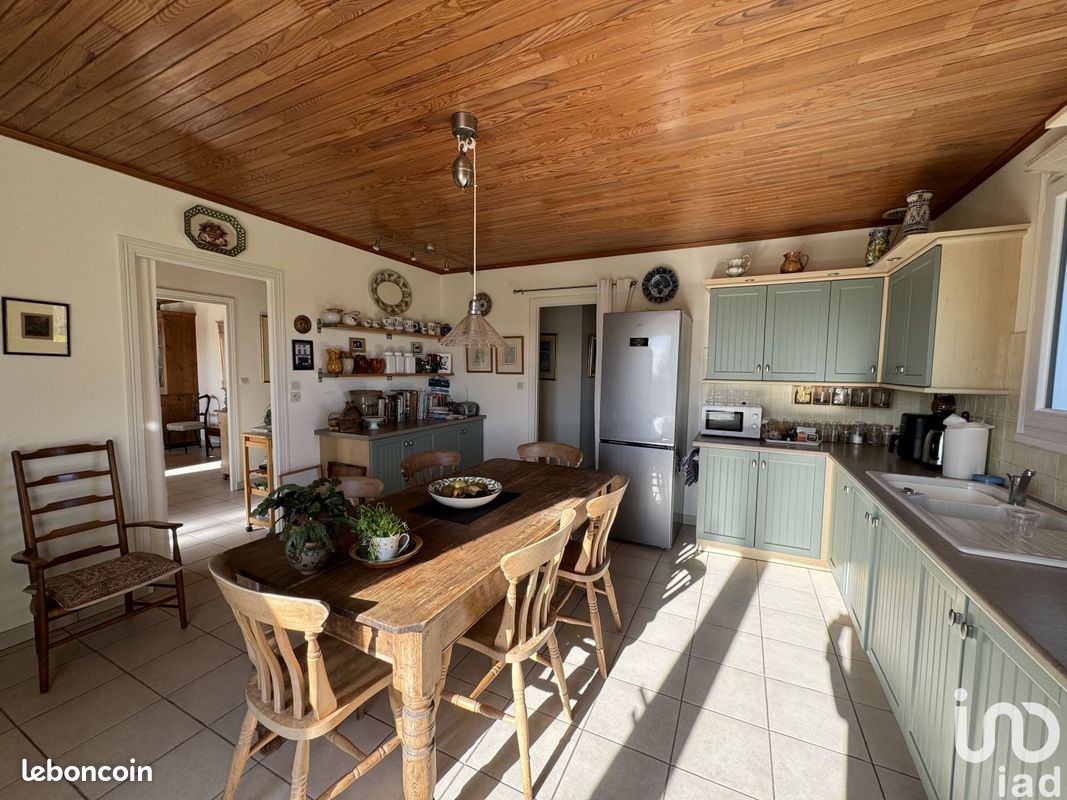 Maison 8 pièces 193 m² - Pérignac 16250 (image principale 3)