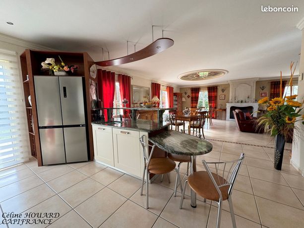 Maison 9 pièces 270 m² — 3