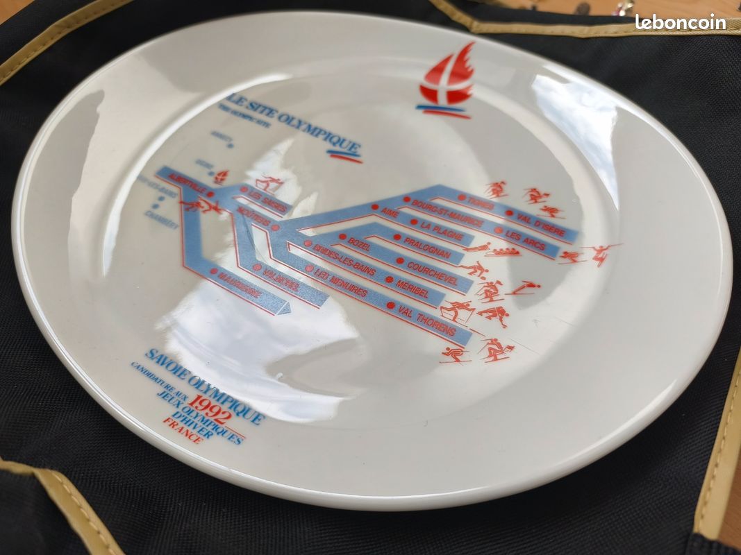 Plat Ovale Ancien En Porcelaine - Jeux Olympiques Albertville 1992 - Collection