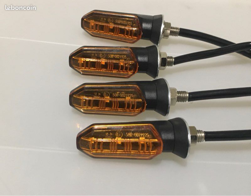OFZVEO Lot De 4 Clignotants Halogènes Universels 12V – Étanches, Ampoule 10W, Pour Moto, Scooter, Quad, Cruiser, Off-Road