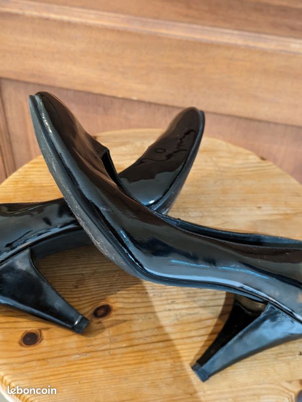 Escarpins en cuir noir verni (image 4)