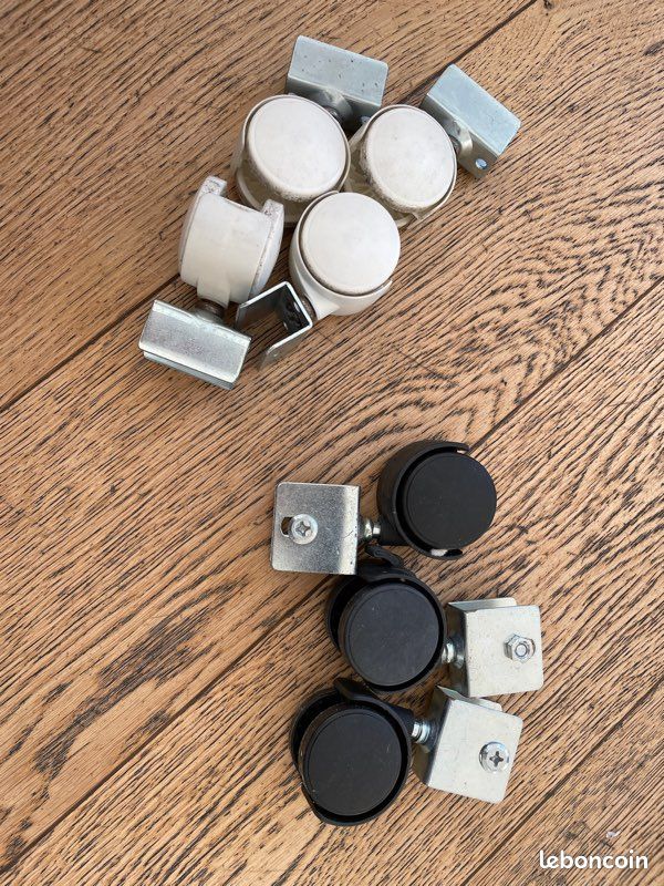 Lot de roulettes (image 1)