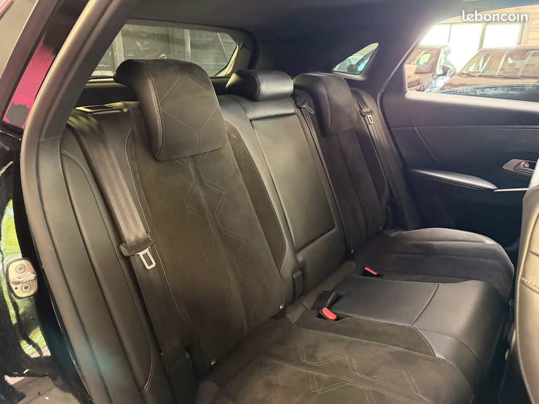 DS7 Crossback Performance Line 1.6 THP 225 EAT8 - Entretien suivi / Toit ouvrant / Attelage / CarPlay / Sellerie Cuir-Alcantara (image 18)
