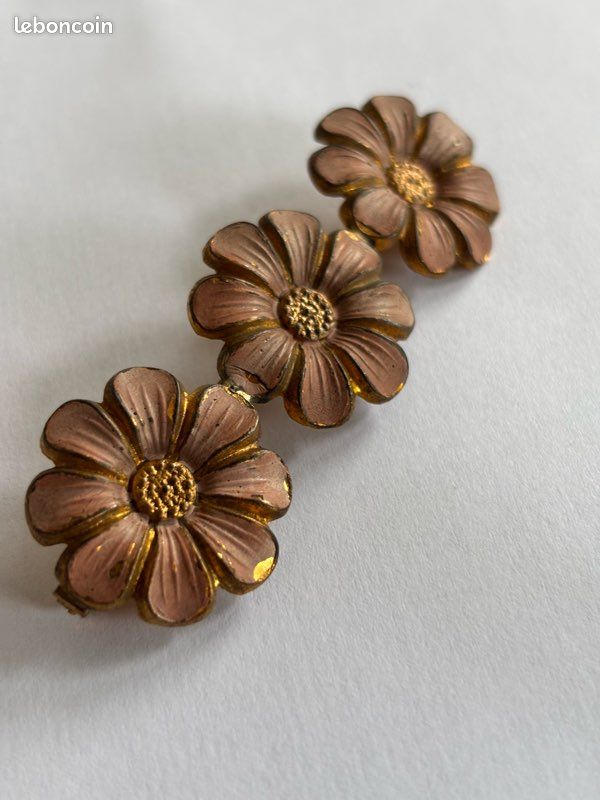 Broche Florale Vintage En Métal Doré Avec émail Vert Saumon Et Perles - 65x42mm, Occasion