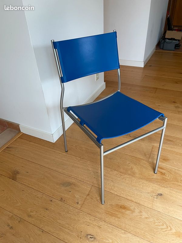 3 chaises bleues (image 3)