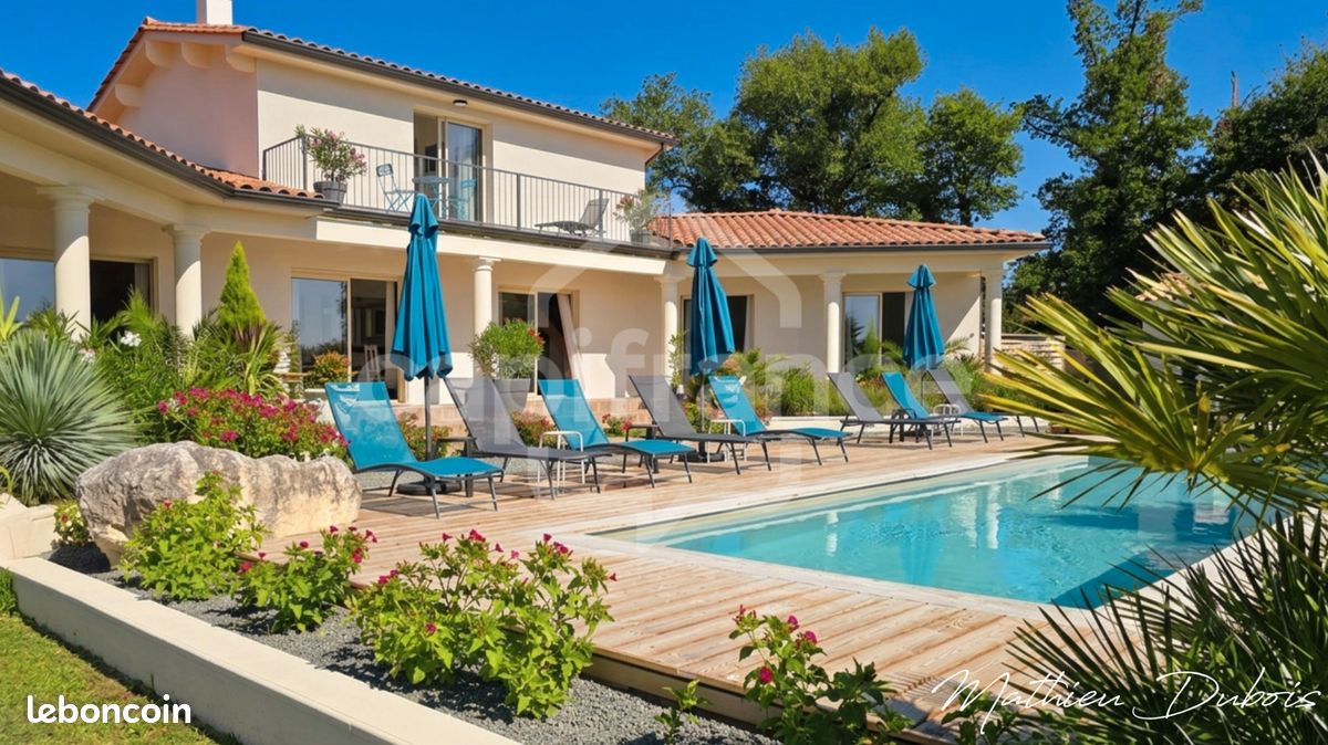 Maison 9 pièces 240 m² · à Saint Privat en Périgord · 240 m² · 599 000 €
