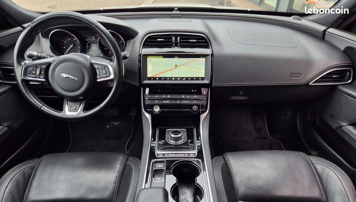 Jaguar xe 180 r-sport awd bva - toit ouvrant (image 22)