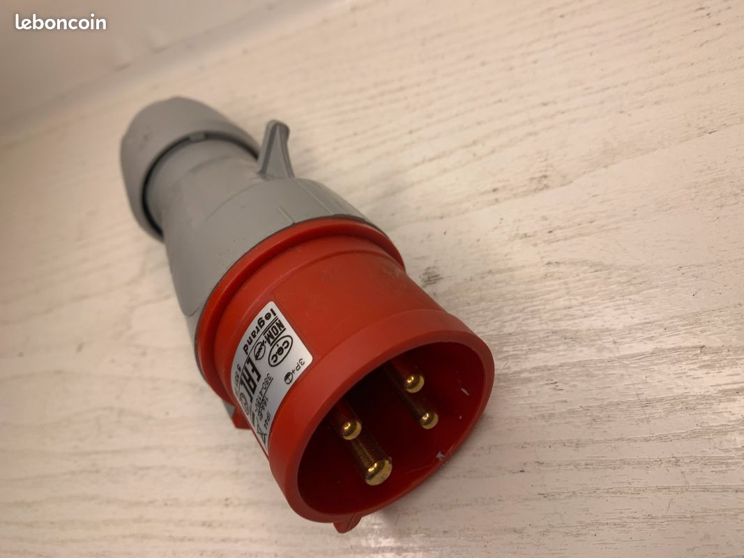 Fiche LEGRAND 3+1 380 V 16A IP44 neuf (image 8)