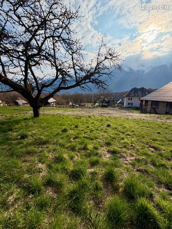 Grand terrain constructible Saint Alban d'Hurtieres