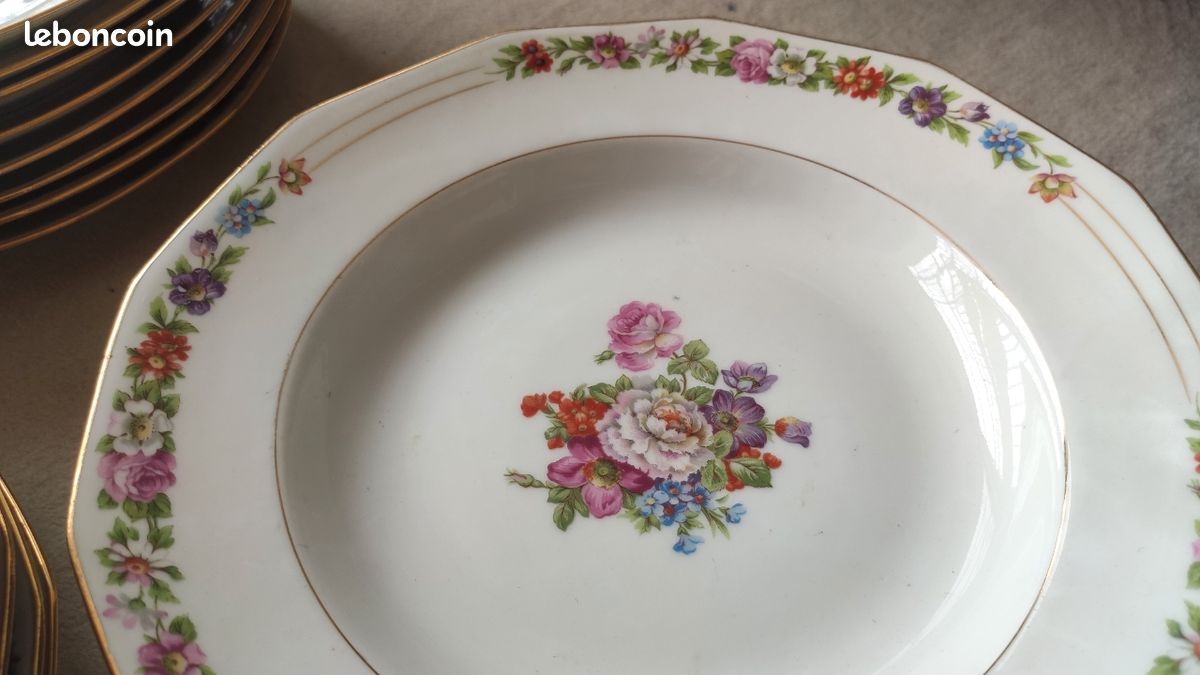 Lot Vaisselle ancienne vintage 58 pièces Porcelaine de Limoges floral et dorures (image 3)