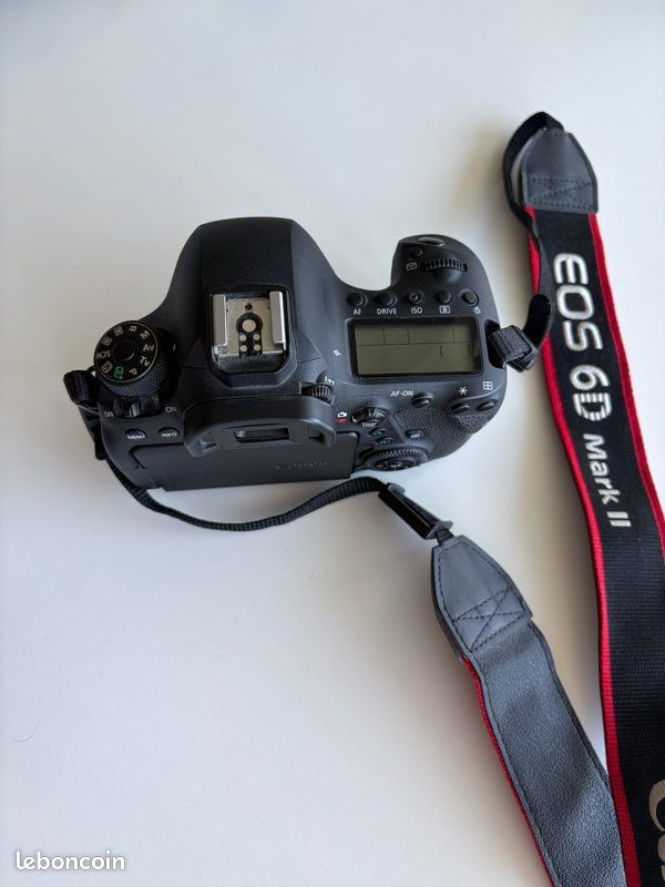 Canon EOS 6D Mark II + Canon 50mm f/1.8 STM + Grip + 5 Batteries (image 2)