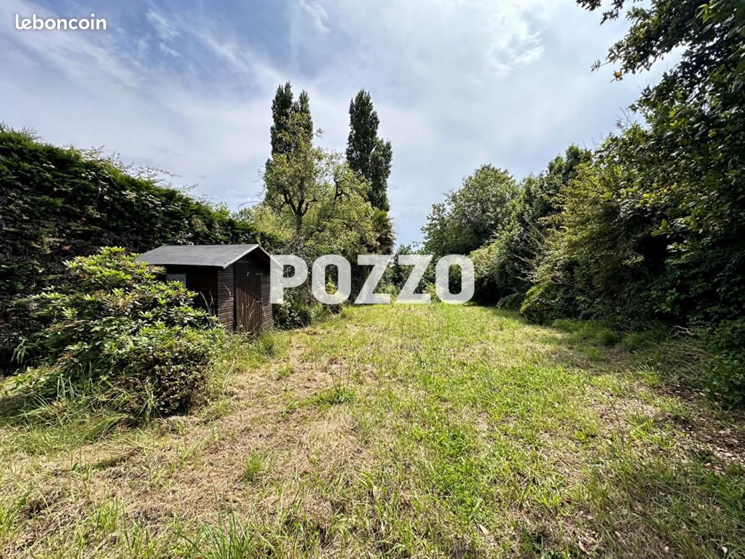 Terrain 690 m² Saint Jean Le Thomas · à Saint-Jean-le-Thomas · 135 000 €