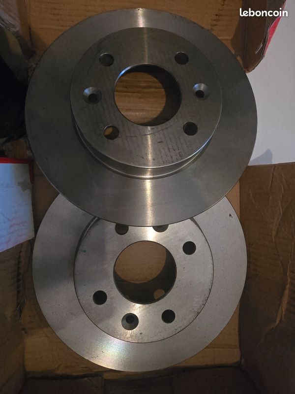 Disques brembo dacia renault ref 08295814 (image 1)