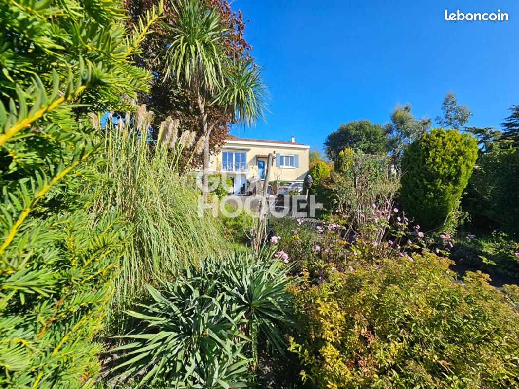 Maison 6 pièces 169 m² · à Mervent · 169 m² · 206 300 €