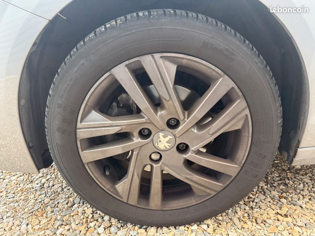 Peugeot 208 II Style (image 29)
