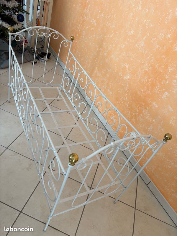 Lit ancien (image 1)