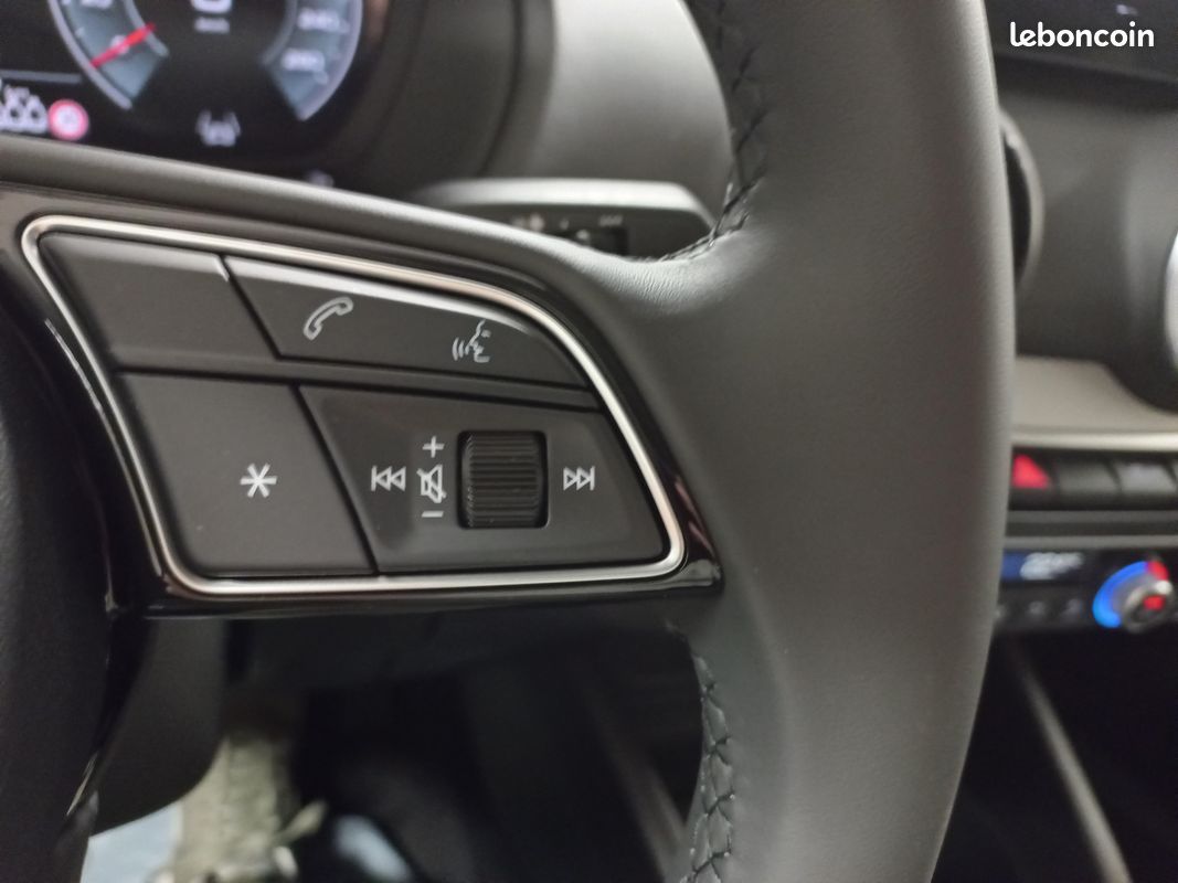 AUDI Q2 35 TFSI 150 S tronic 7 S line (image 11)