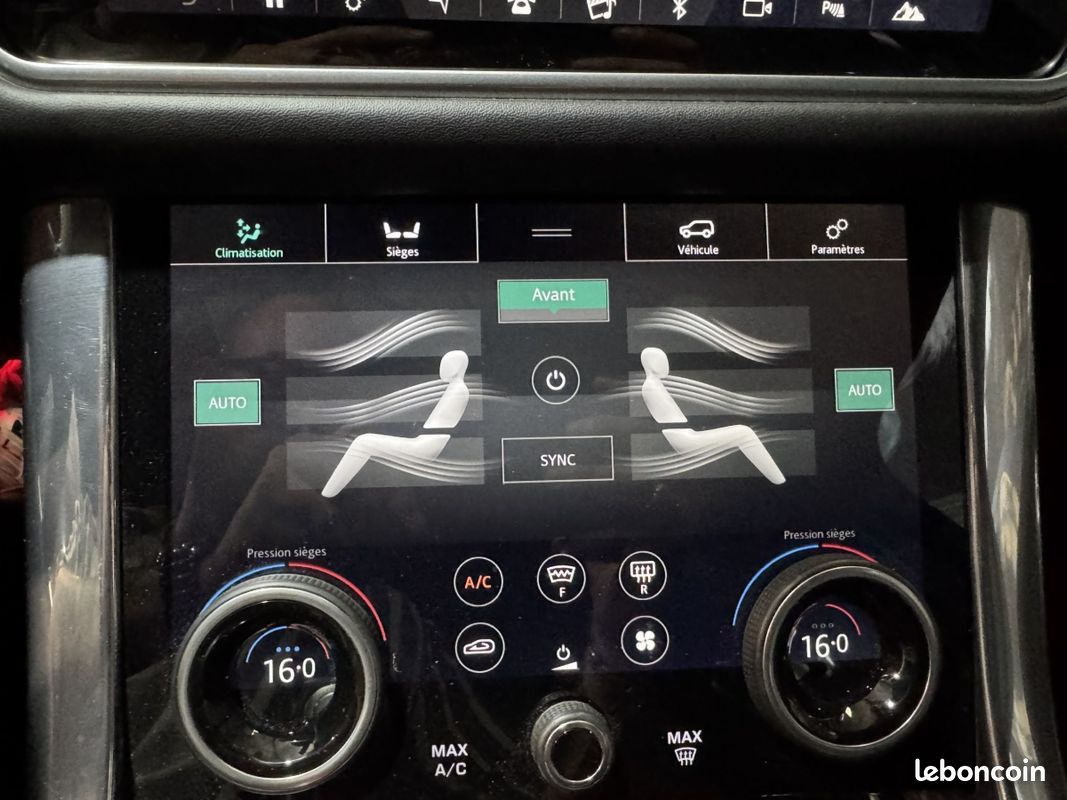 Land Rover Range Rover Sport (2) V8 5.0 575ch SVR Toit Ouvrant CARBONE Phase 2 (image 19)