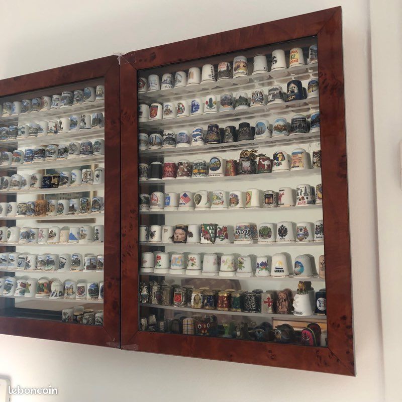 Vitrine Zippo Collection Vitrine Collection En Bois Pour Briquets Zippo - 15 Emplacements - Fond Velours Bleu Roi - Fermeture Magnétique Vitrine Briquets Zippo SAFE-ID 15 Emplacements Bois