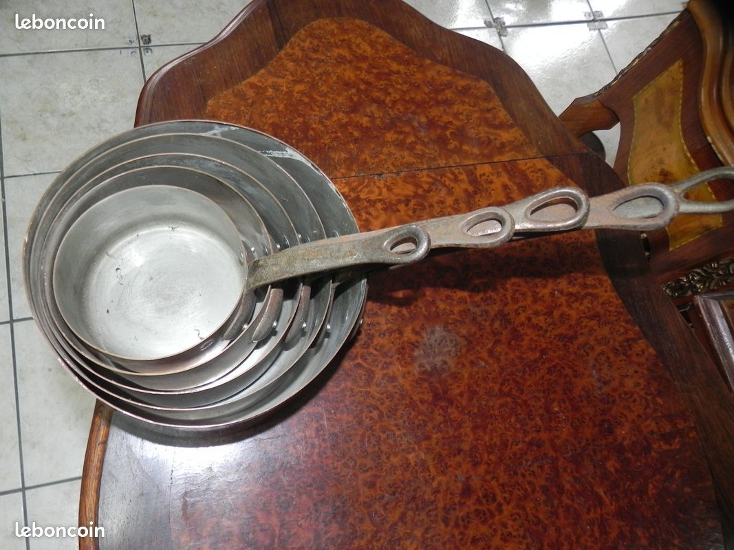 SUPERBE SERIE de CASSEROLES ANCIENNES en CUIVRE ETAMEES (image 1)