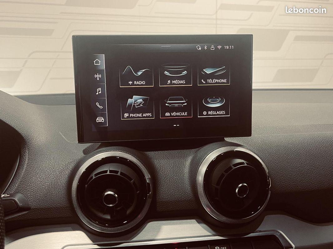 AUDI Q2 35 TFSI 150 S tronic 7 S line (image 16)