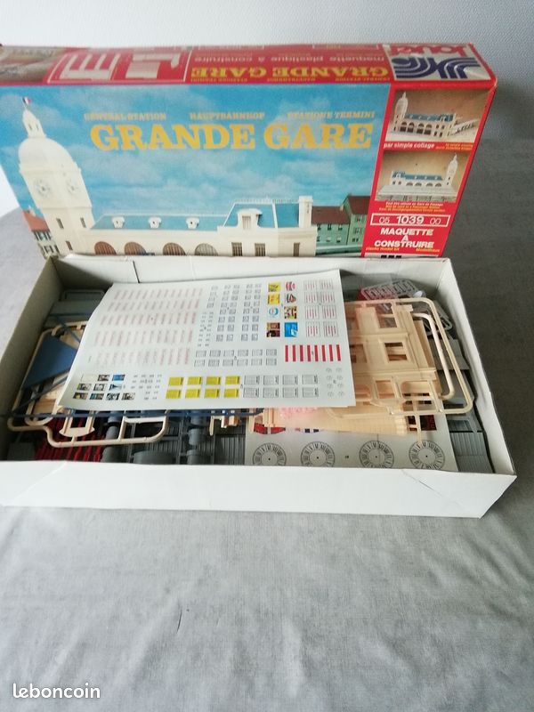 JOUEF HO maquette gare de Neuvy réf 1979 TBE - Modélisme