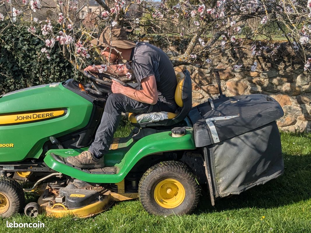 Tondeuse autoportée John Deere x300r Plateau de coupe de 106 cm (image 4)