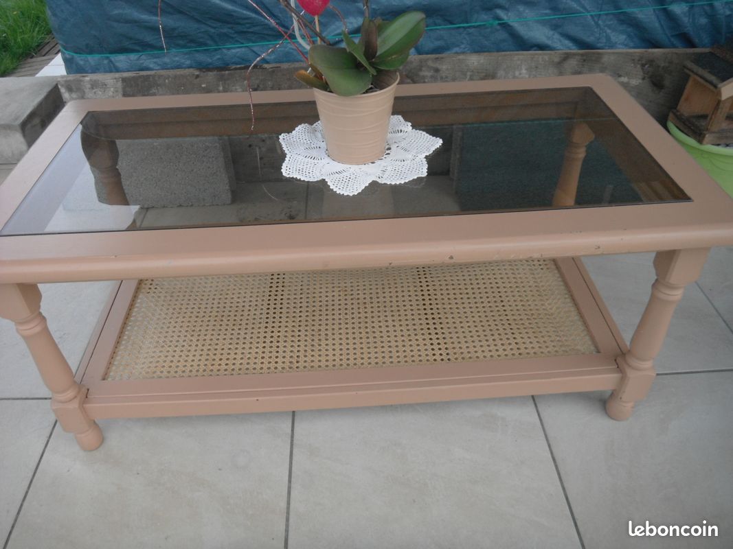 Table basse plateau verre armature bois etagere rotin (image 4)
