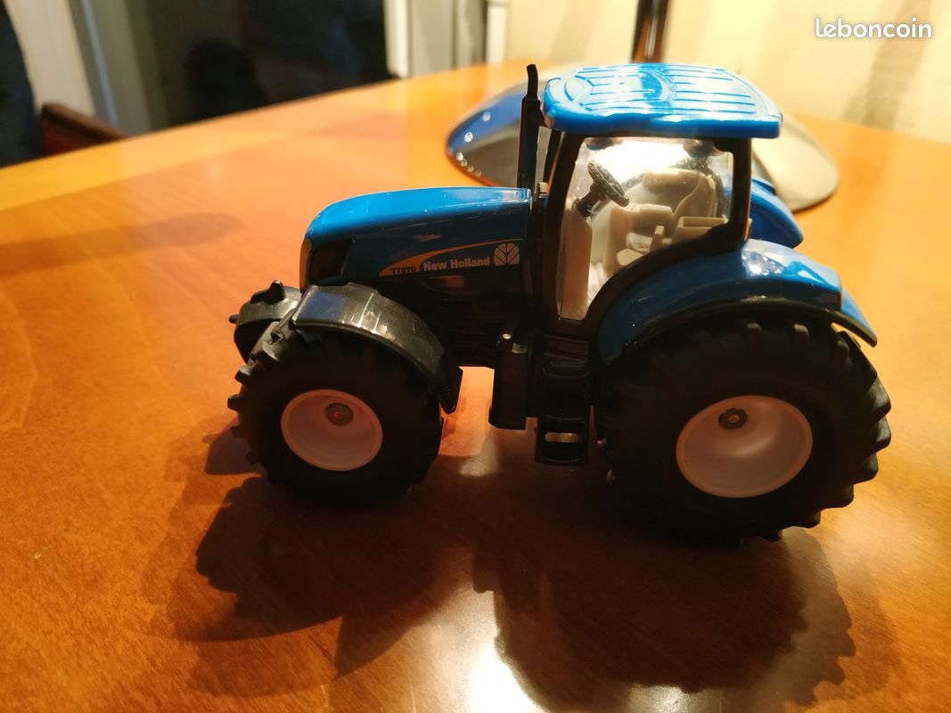 Miniatures agricoles tracteur New Holland T7070 Siku 1/50 (image 1)