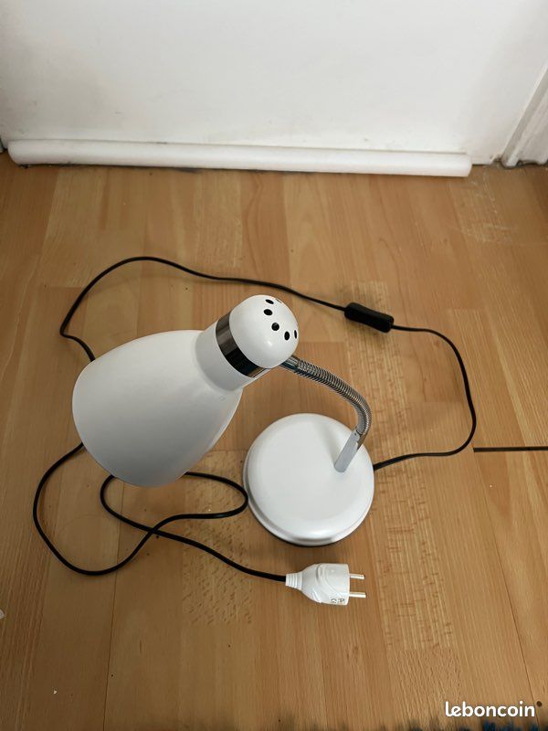 Lampe de bureau blanche (image 1)