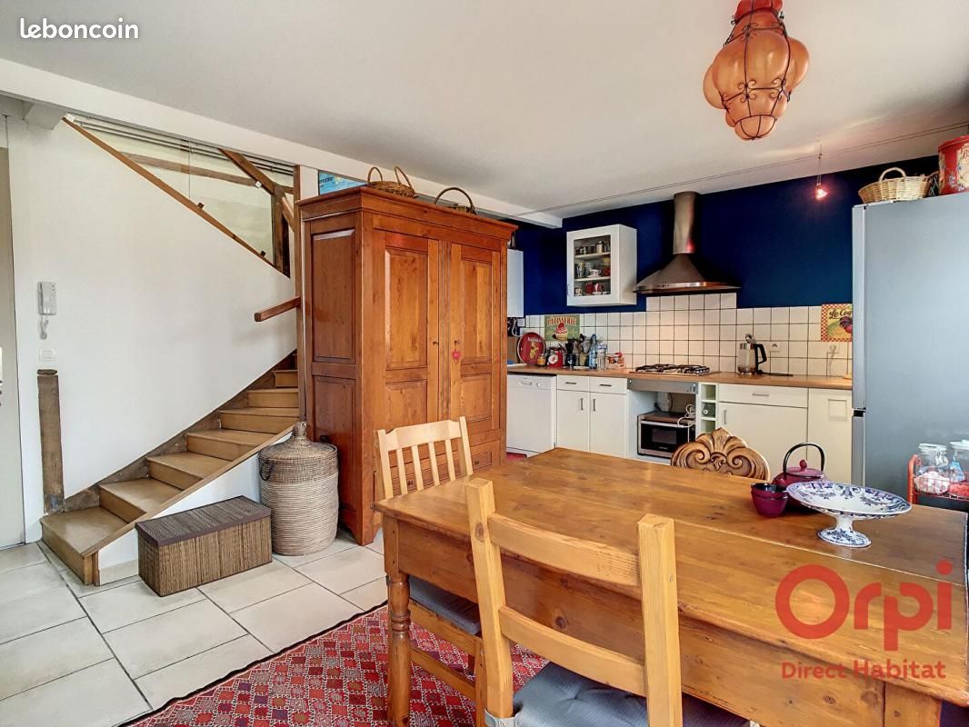 Appartement 3 pièces 81 m² · à Villefranche-sur-Saône · 81 m² · 702 €