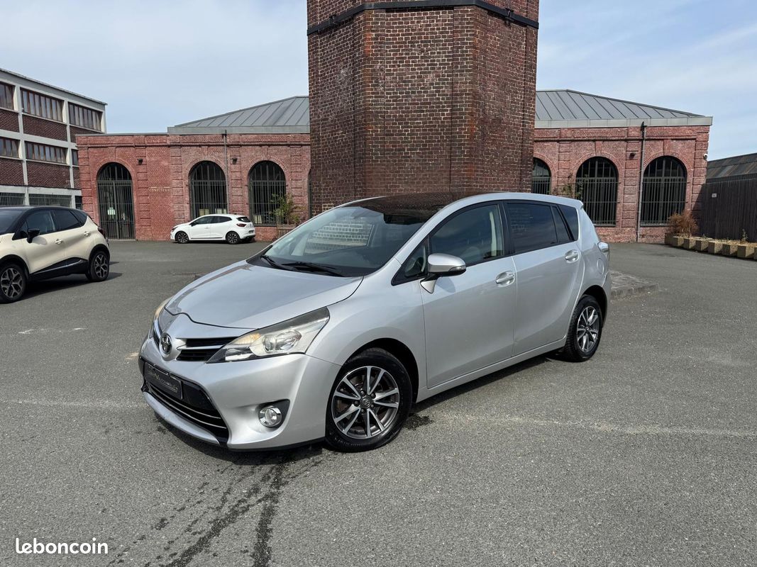 Toyota Verso 2.0 D-4D 125cv DYNAMIIC 7places - garantie (image 1)