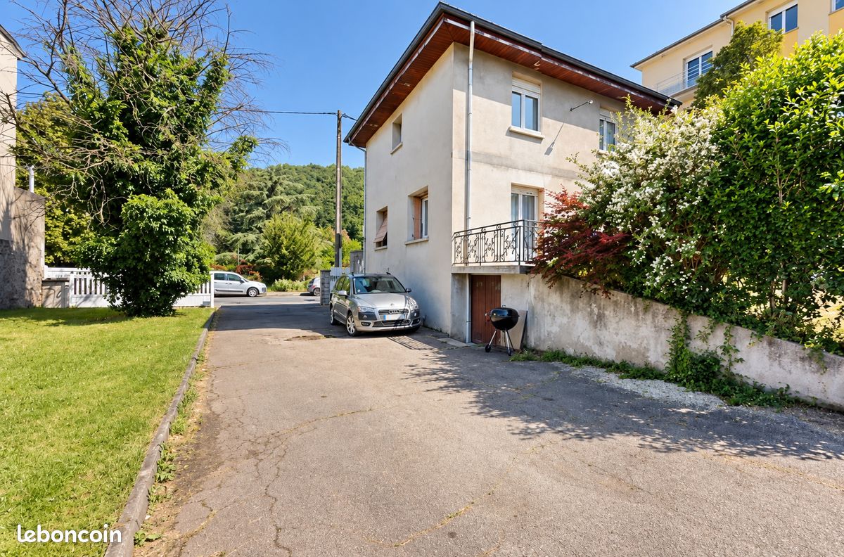 Maison 6 pièces 120 m² · à Le Chambon-Feugerolles · 120 m² · 325 000 €