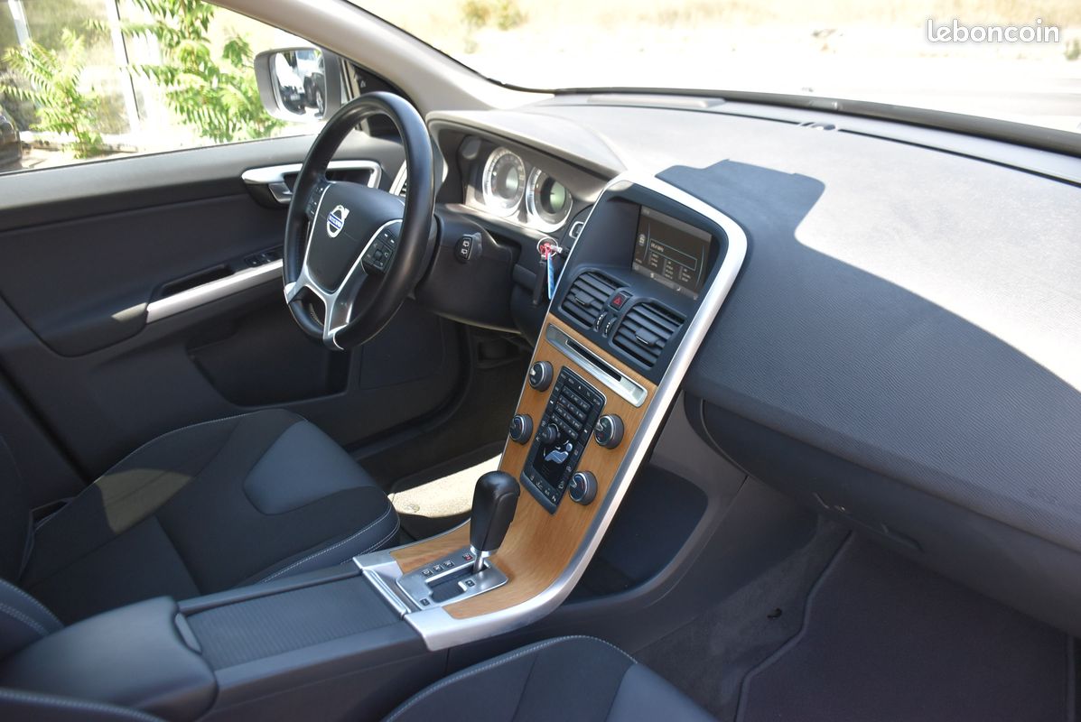 Volvo xc60 d5 awd 205 ch bva geartronic momentum phase 1 (image 5)