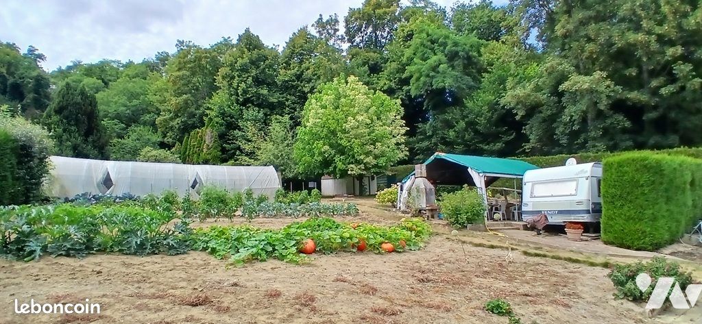 Terrain 2333 m² · à Crécy-au-Mont · 2 333 m² · 28 100 €