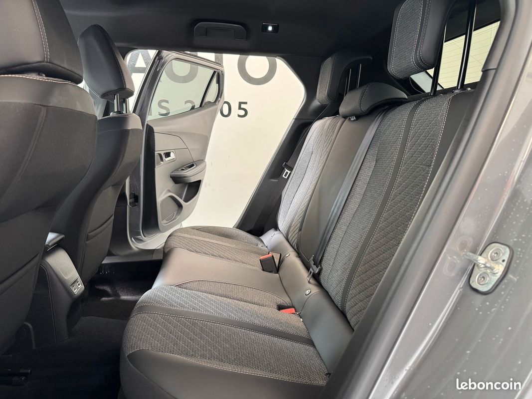 Peugeot 2008 Nouveau 100ch BVM6 Allure *PRIX HORS TAXE Affiché* EXPORT 2025 22461KM (image 17)
