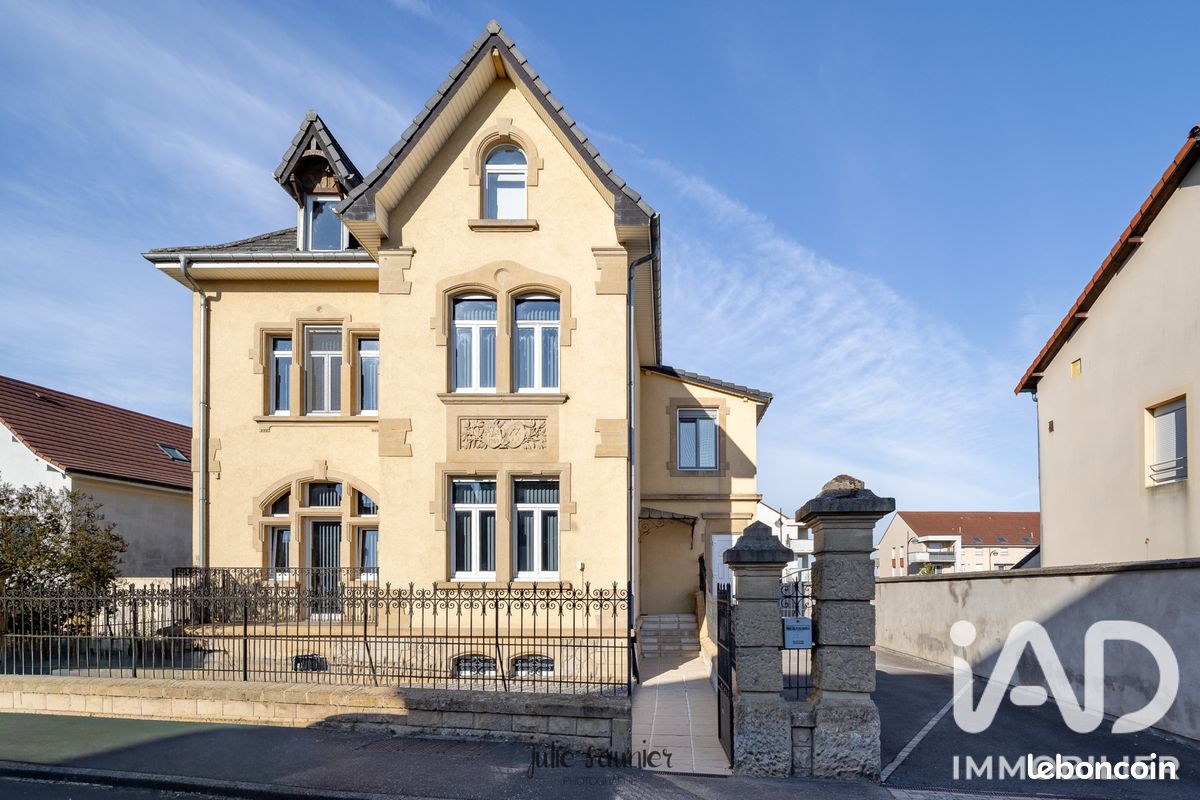 Maison 8 pièces 195 m² · à Saint-Privat-la-Montagne · 195 m² · 398 000 €