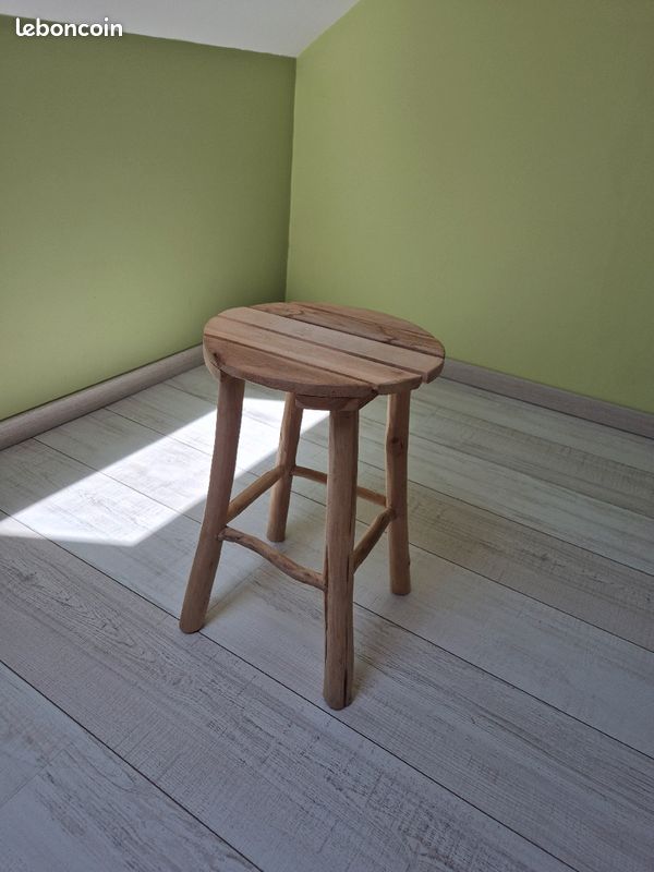 Tabouret en bois (image 1)