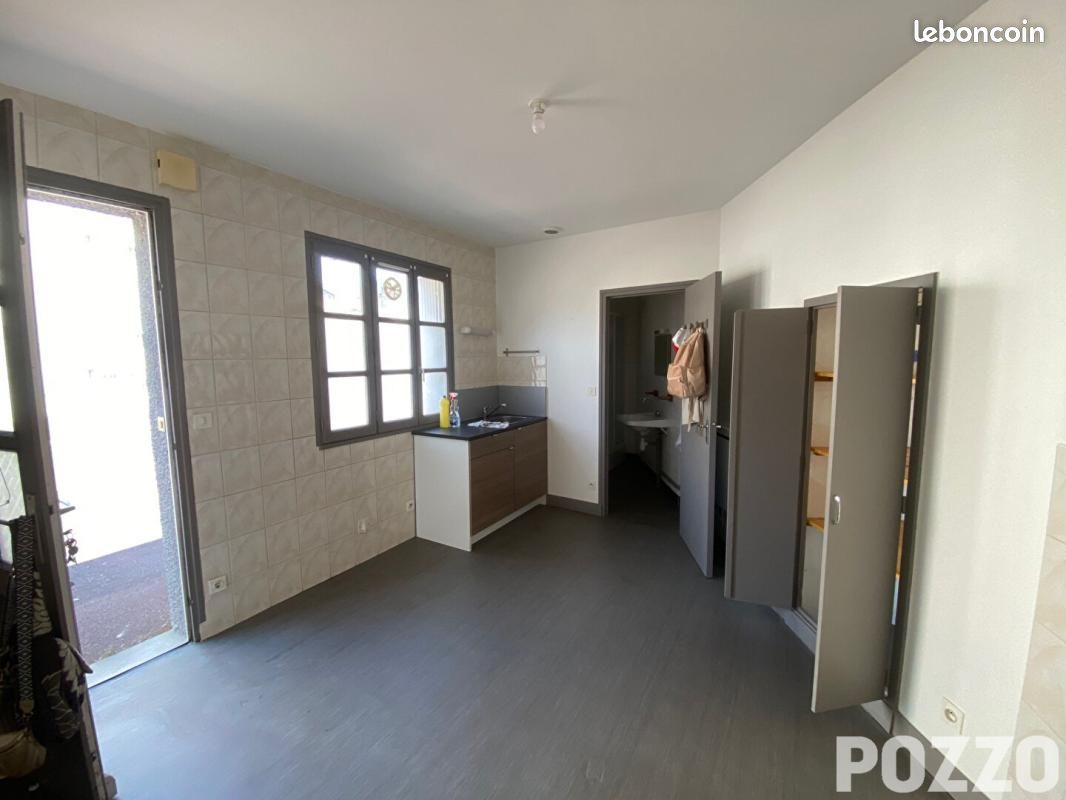 Appartement 1 pièce 17 m² · à Coutances · 17 m² · 250 €