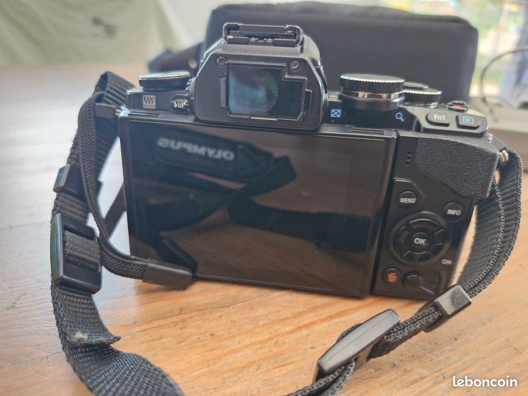 Olympus OM-D E-M10 avec objectif (image 4)
