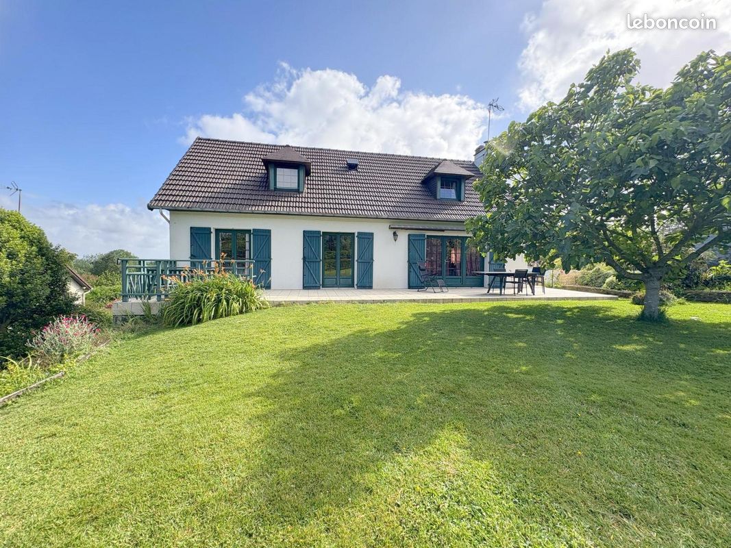 Maison 8 pièces 140 m² · à Saint-Planchers · 140 m² · 257 920 €