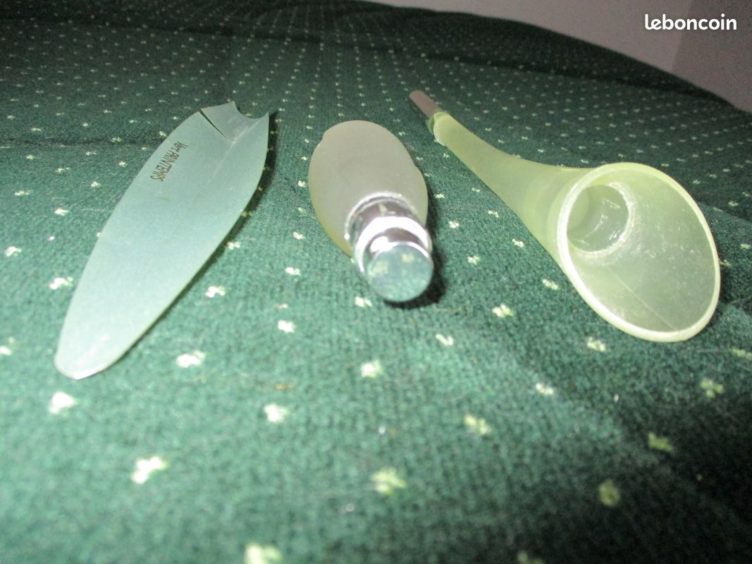 PUPA fleur verte sous verre (image 4)