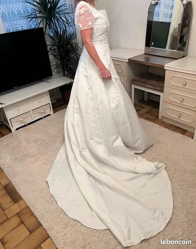 Robe de mariée taille 36 38 avec jupon et voile (image 3)